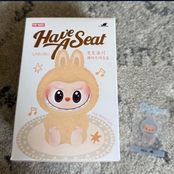 Pop Mart Labubu 'Have A Seat' - Picture 1 of 3